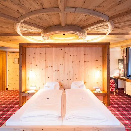 Отель Solaria 4*
